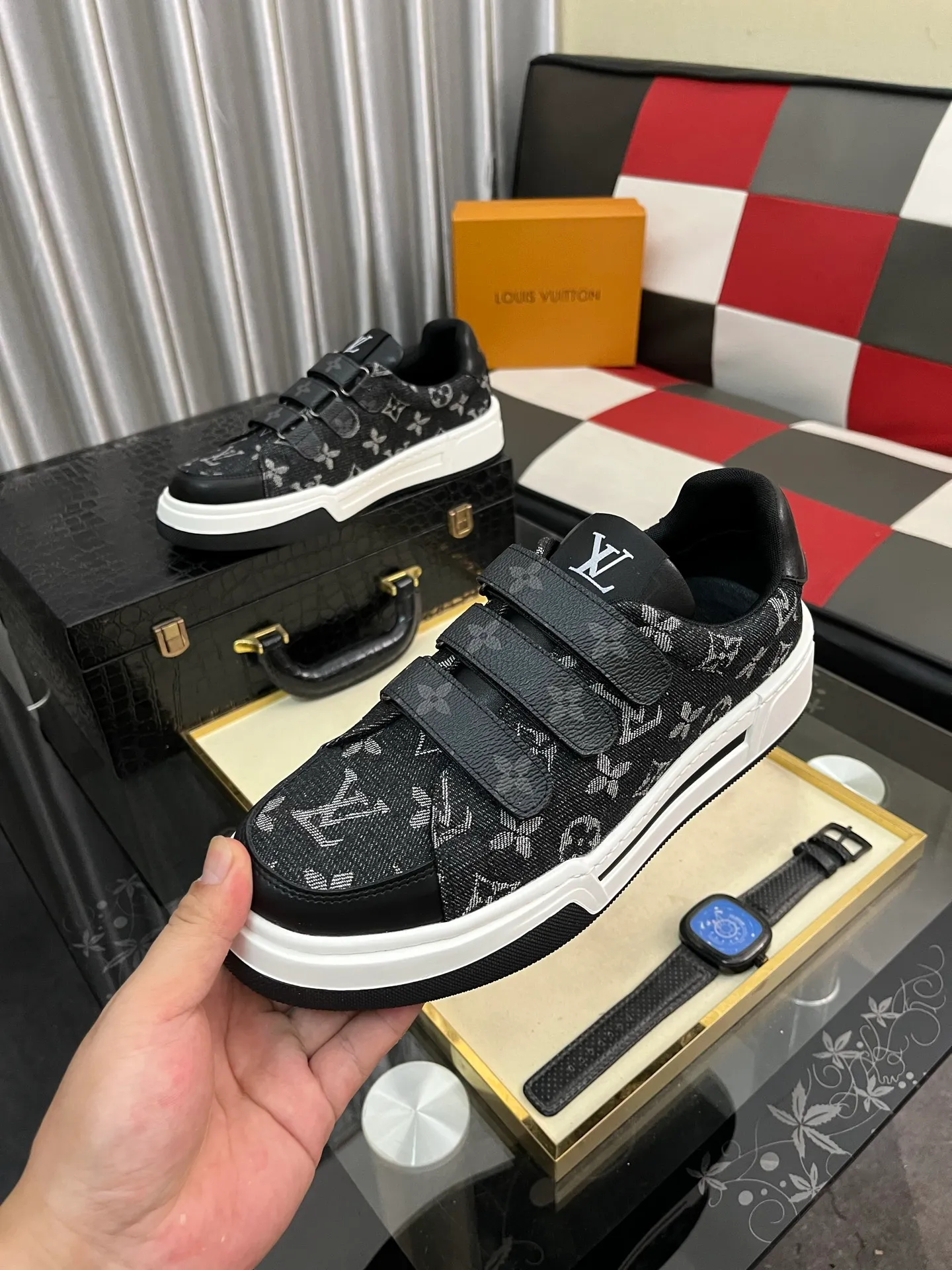 Men's Men's Shoes 💰420⌚️⌚️🇮🇹🇮🇹LV Louis Vuitton. The latest trendy casual shoes are popular in physical stores in sizes 38-44. New spring and summer comfortable imported custom original cowhide, unique jacquard fabric element design. Paired with sheepskin lining, Lv original bottom, [taiyang][taiyang] high-end packaging and high quality💪Details determine the quality, you can enter and leave the counter at will, welcome to compare🇮🇹